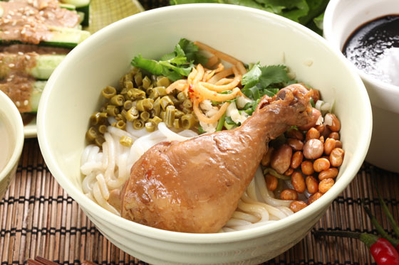 的鸡腿,鸡皮鲜甜,肉质扎实,在四大酸料点缀下,要牢牢掳获你的温钡胺