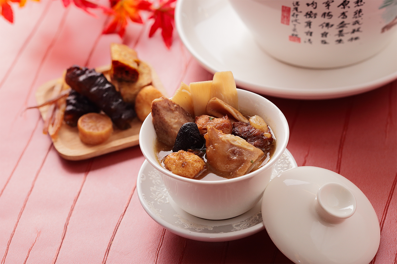 年菜/南門市場/年糕/獅子頭/佛跳牆/冰糖蓮藕/東坡肉/八寶飯/海參/豬肉凍/荷葉排骨/梅干扣肉/臭豆腐/糖醋排骨