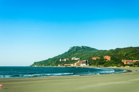 高雄西子湾沙滩会馆-漫步西子弯住宿专案-全新沙滩渡假型饭店，悠闲的氛围中，不失贵族的典雅气息，南洋风度假让您坐享椰林美景，感受斜阳夕照之美!，17Life、团购、24小时宅配、优惠券、即买即用