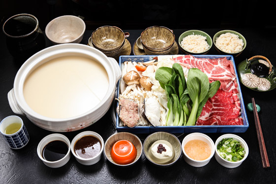 石膳日本相扑火锅-双人套餐-2010年台北优选餐厅!酿制一年白豆熬煮浓醇汤头,搭配优质牛猪肉,深受日本皇族及戴安娜王妃喜爱!