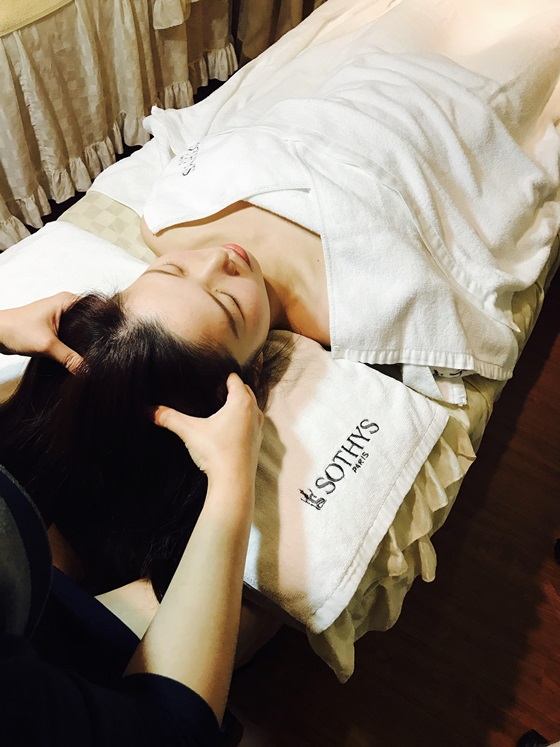 (b) 全身精油深层按摩 背部嫩白 窈窕紧致