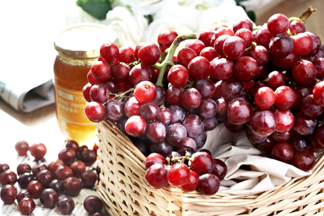 老农水果商店街-美国加州无籽葡萄-加州阳光孕育,饱水香甜无籽葡萄!三色葡萄饱含不同营养成份;无籽口感,一圆你吃葡萄不吐葡萄籽的美梦!