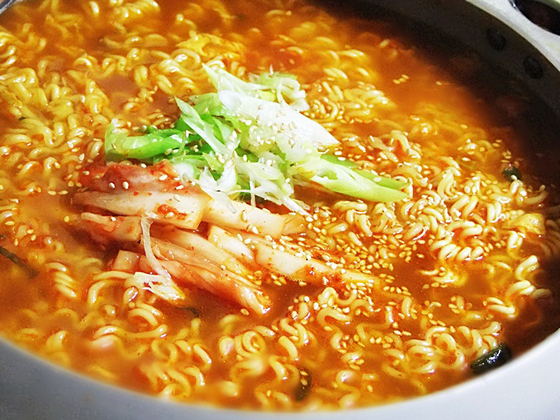 韩国不倒翁-泡面系列-新货到!韩国年度Brand大奖及最畅销速食面来报到!道地正统韩国风味，面Q弹、汤浓郁，让人销魂好滋味，17Life，团购、宅配24小时到货、优惠券、即买即用