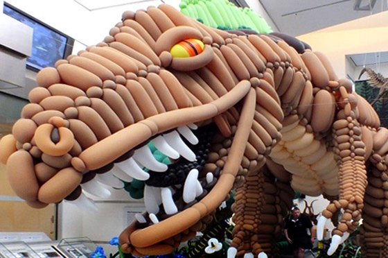 气球人历险记-展览预购门票-不只梦幻，来一场千变万化气球旅程!激发艺术视野与创意想像，金氏纪录气球达人领军，万颗气球打造缤纷冒险，17Life，团购、宅配24小时到货、优惠券、即买即用