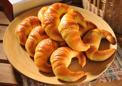 布朗妮烘焙坊-黄金金牛角平装礼盒-解嘴馋必备的金牛角，有著诱人的油亮外观，更有十足香气，一个只要15元不到，快揪同事、朋友一起P吧!