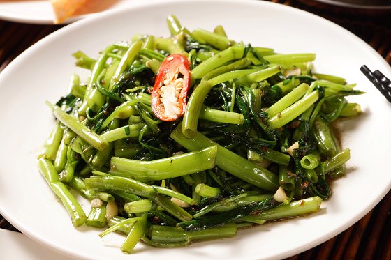 泰式餐厅必点的虾酱空心菜,滋味鲜美的虾酱营养丰富,且咸香味十足