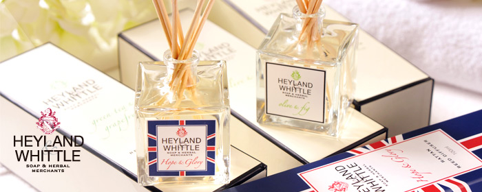 HEYLAND & WHITTLE 英倫薇朶-擴香瓶200ml,加贈同款補充精油200ml 優雅英式生活風尚,上質特調天然擴香,完美傳佈充滿希望的夏日氣息,營造幸福輕氛圍!