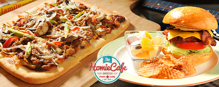 Homie Cafe-500元餐點抵用券 落地窗光納進戶外庭園綠蔭，與好友齊聚的溫馨氛圍，自在品味隨意搭，共享美式經典佳餚