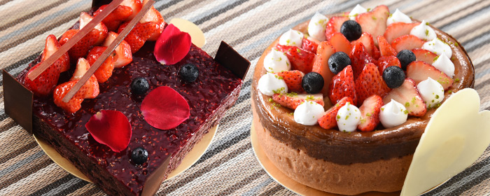 國泰商旅-寵愛媽咪系列蛋糕 獻給親愛媽咪的驚喜美顏蛋糕，酸甜莓果佐以巧克力康乃馨，堆疊出層層細緻幸福優雅味蕾