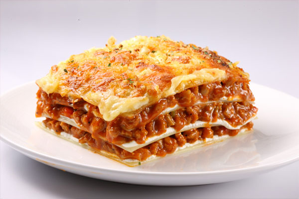 义式千层面的特殊口感,加上层层厚叠的丰富酱料,体会闻名世界义大利